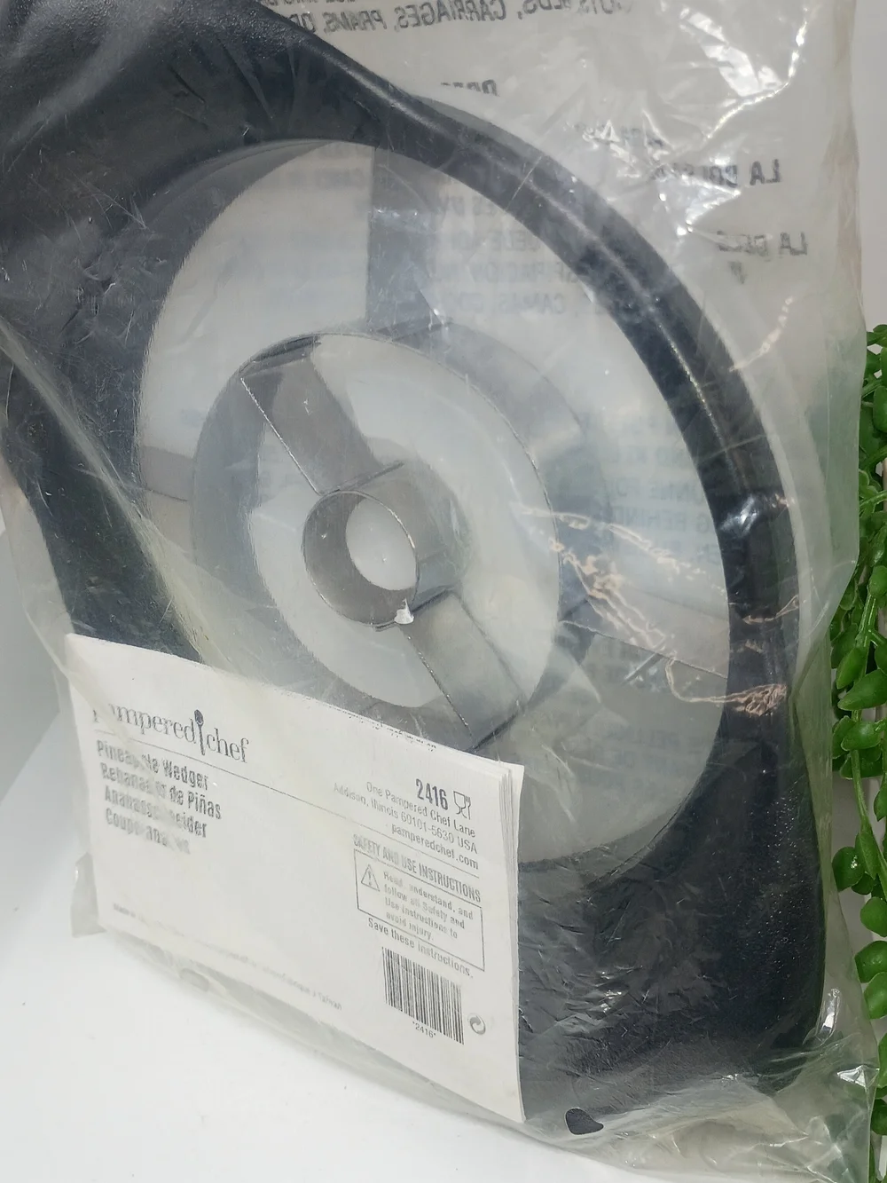 Pampered Chef Black Pineapple Wedger Slicer